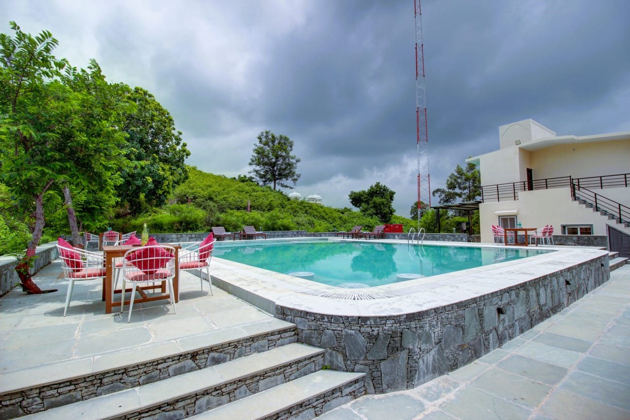 Panoramic view of the infinity pool at Takhat Villa