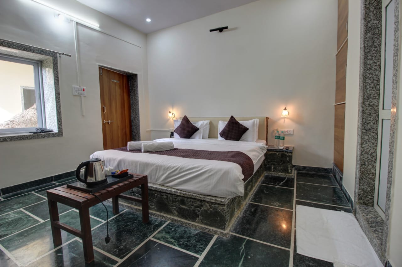 Super Deluxe room seating area